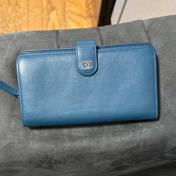 CHANEL Blue Leather Wallet PRE-OWNED - Picture 1 of 16